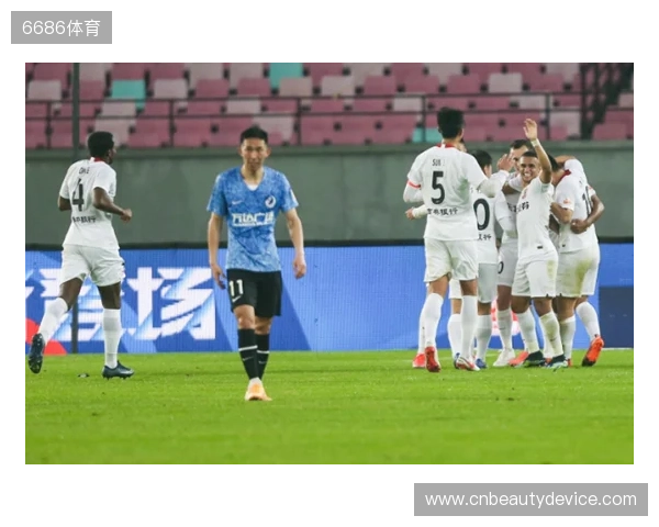 疑似吐口水!大连英博球迷呼吁俱乐部上诉申花外援特谢拉 疑似吐口水!大连英博球迷呼吁俱乐部上诉申花外援特谢拉