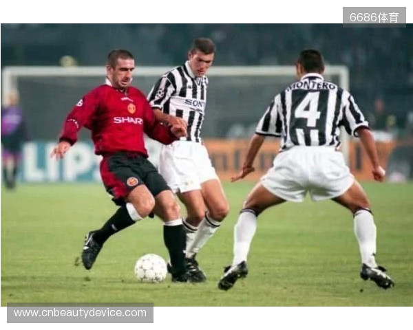 曼晚:阿马德可胜任右翼卫位置,但曼联需再引进一名左翼卫