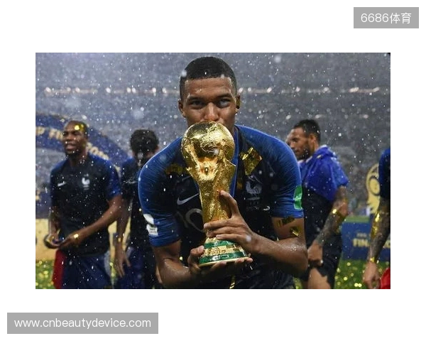 懂球帝2025年10月足坛MVP：姆巴佩蝉联！