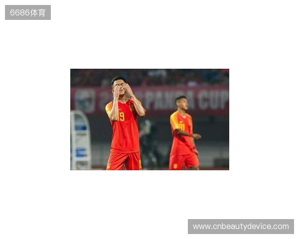 直播吧：邵佳一观摩熊猫杯考察球员，国足可能年底或明年初集中